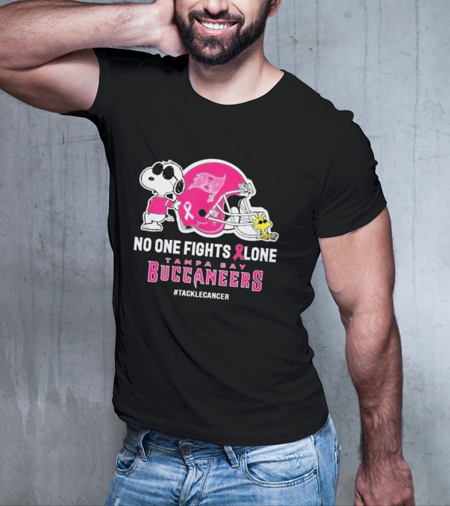 Snoopy And Woodstock No One Fights Alone Tampa Bay Buccaneers #Tacklecancer Pink Helmet T-Shirt