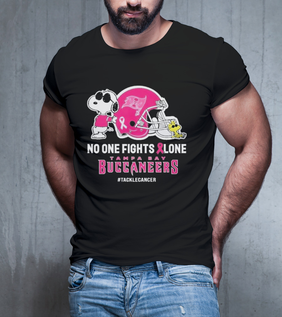 Snoopy And Woodstock No One Fights Alone Tampa Bay Buccaneers #Tacklecancer Pink Helmet T-Shirt