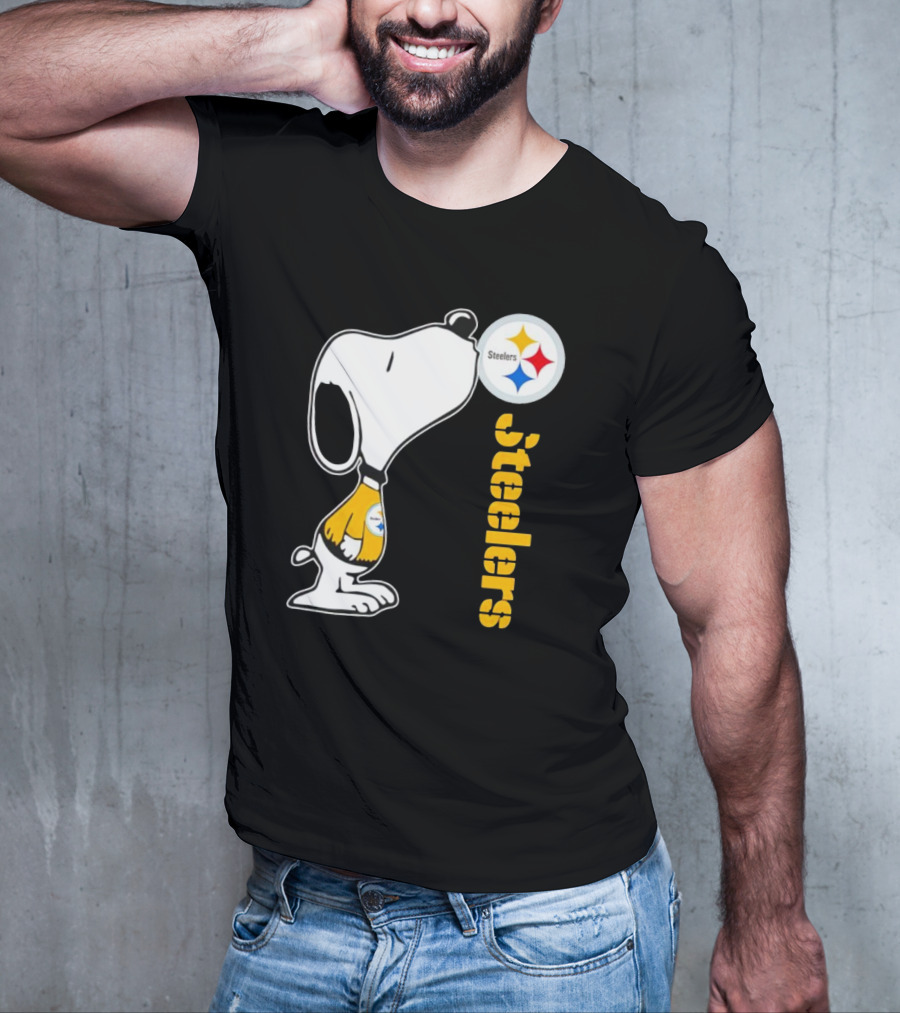 Snoopy Steelers Football Logo Kiss T-Shirt