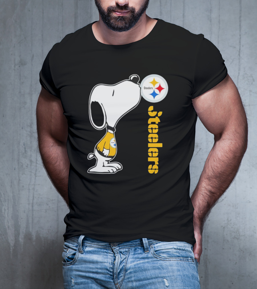 Snoopy Steelers Football Logo Kiss T-Shirt