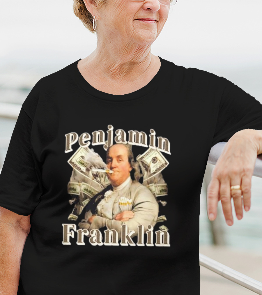 Penjamin Franklin Smoking Dollars Bills In Background T-Shirt