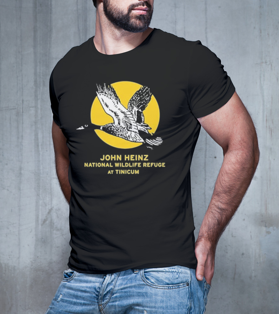 JOHN HEINZ NATIONAL WILDLIFE REFUGE AT TINICUM FLYING GOOSE SILHOUETTE WITH YELLOW SUN BACKGROUND T-Shirt