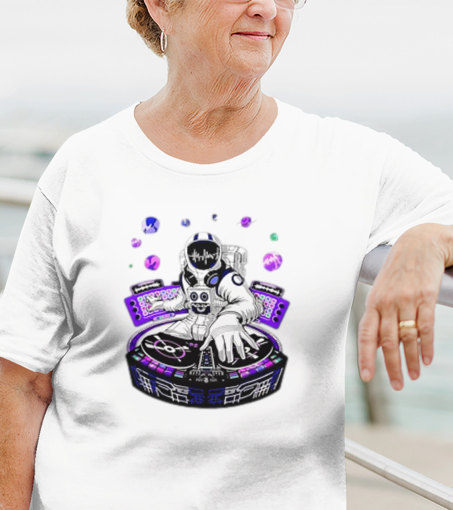 Astronaut Psychedelic DJ Psytrance Techno EDM Festival Space Music Bubbles T-Shirt