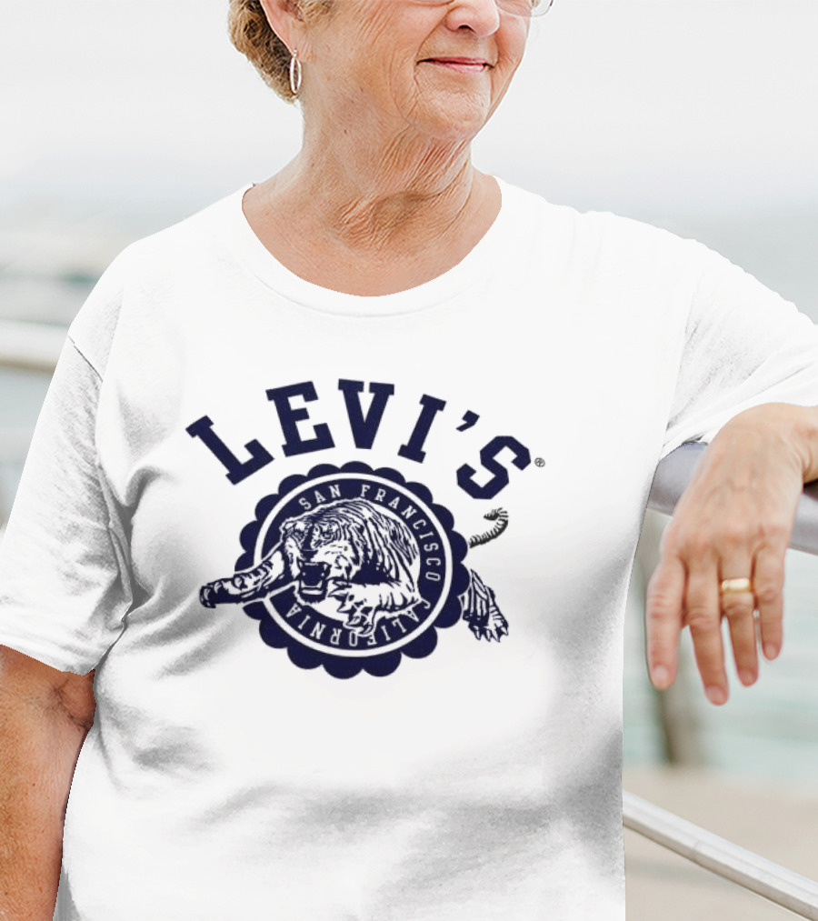 LEVI'S San Francisco California Tiger Badge T-Shirt