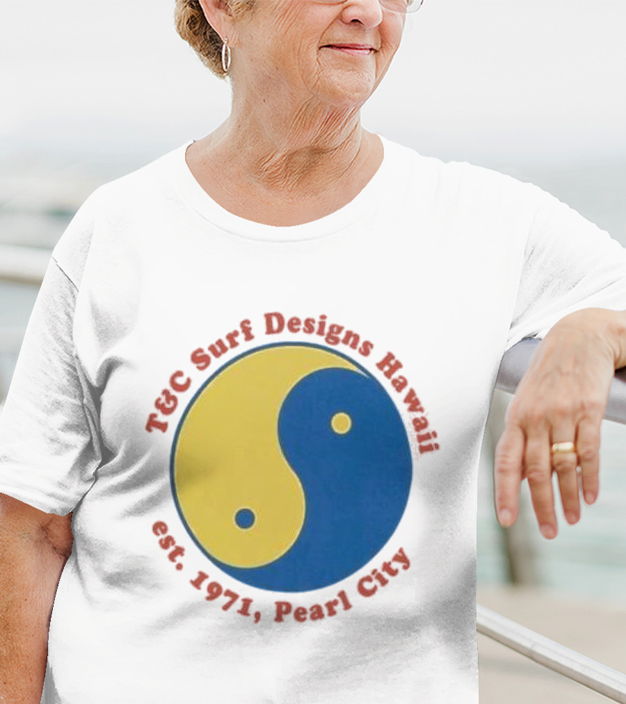 T&C Surf Designs Hawaii Est 1971 Pearl City Yin Yang T-Shirt