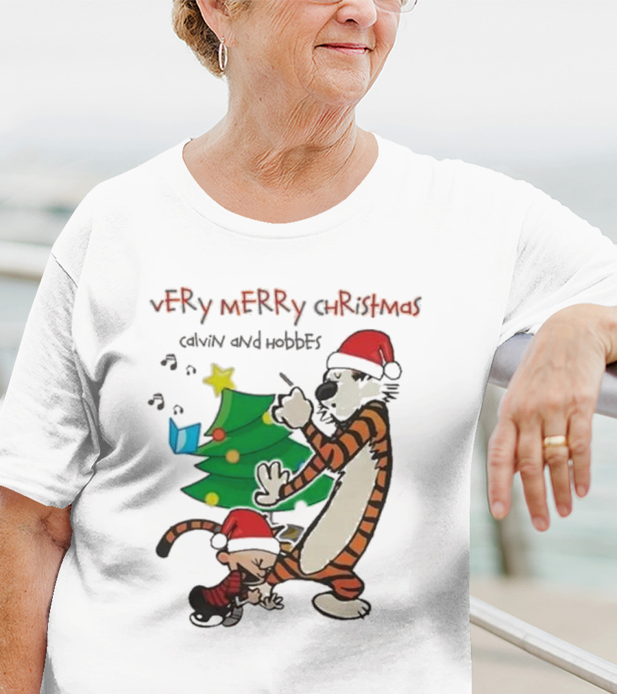 VErY MERRY ChrIStmAS Calvin And Hobbes Santa Hats Christmas Tree Dance T-Shirt