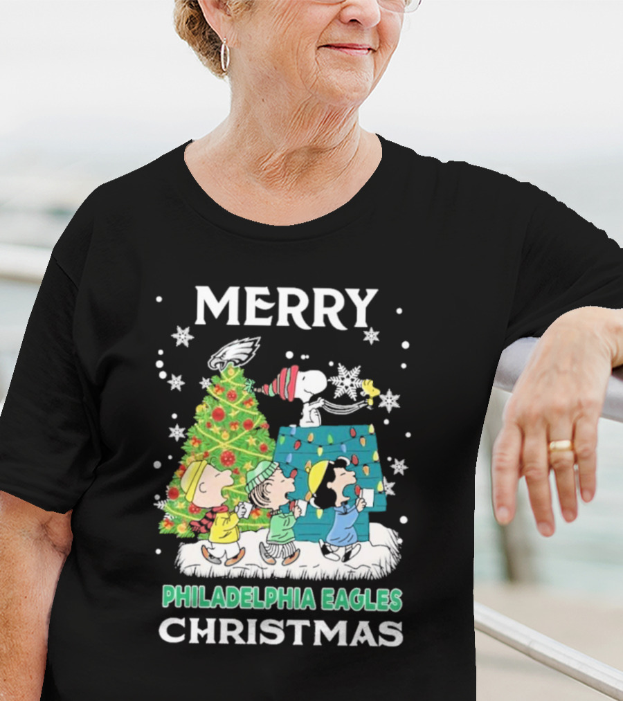 Merry Philadelphia Eagles Christmas Charlie Brown Snoopy Woodstock T-Shirt