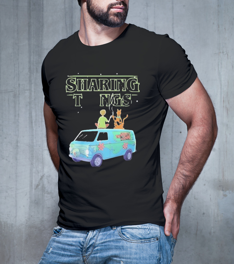 Scooby Doo Sharing Tings With Mystery Machine T-Shirt