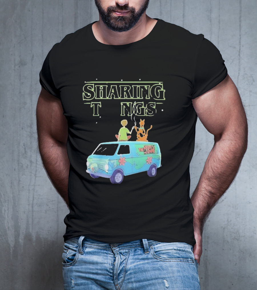 Scooby Doo Sharing Tings With Mystery Machine T-Shirt